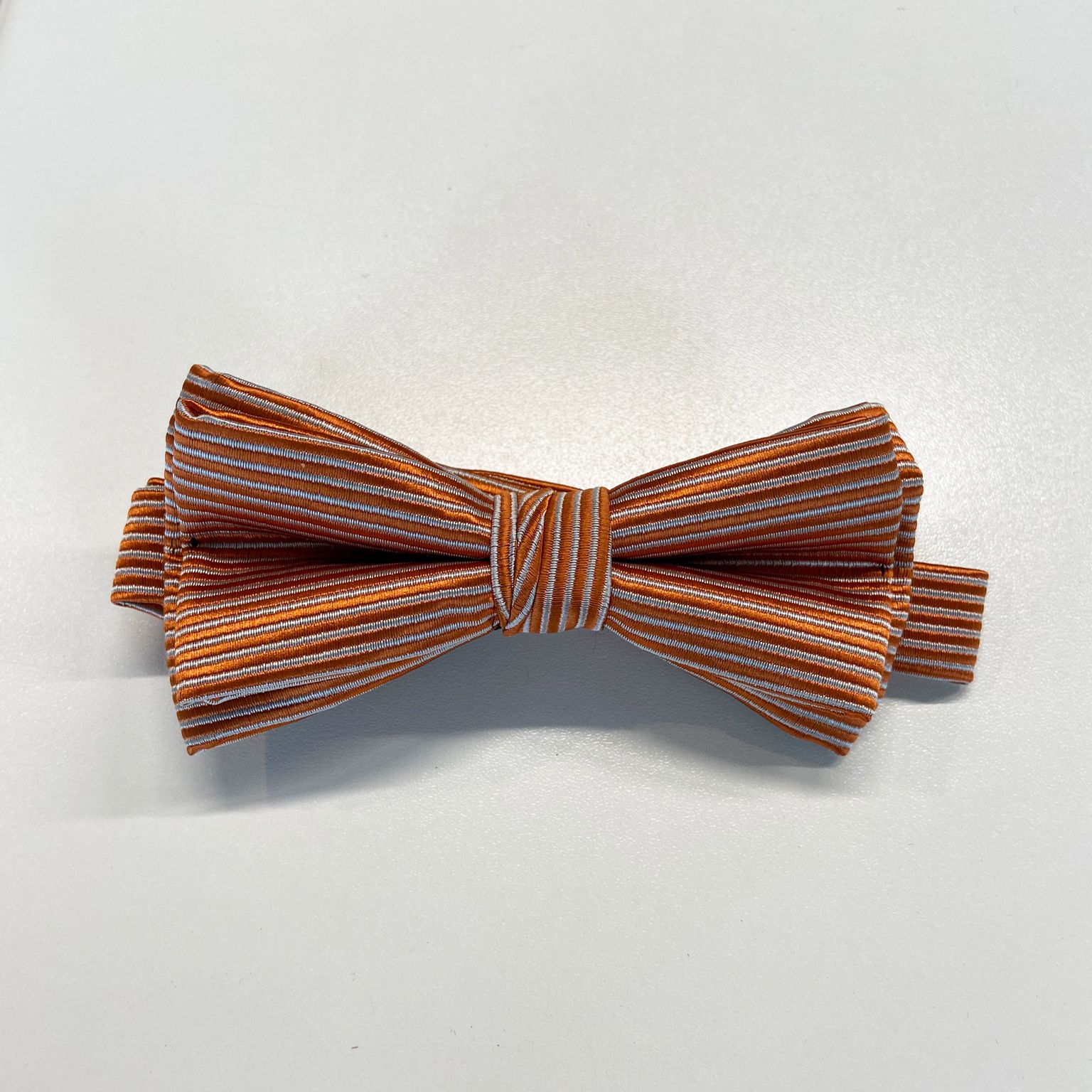 Fliege im Karton terracotta-silber gestreift